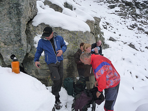 Pause, ferdig med den J%¤#la steinrøysa i bratthenget..