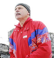John besiktiger siste biten.