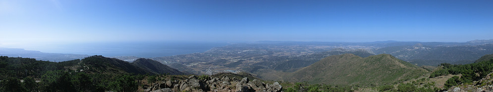 Panoramautsikt over «de andaluusjisjske sjletter», i vestlig retning med Gibraltar lengst borte i disen.