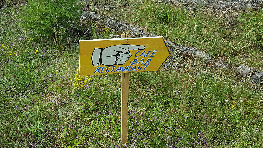 Oj.. kafe gitt.. hmm.. til høyre?