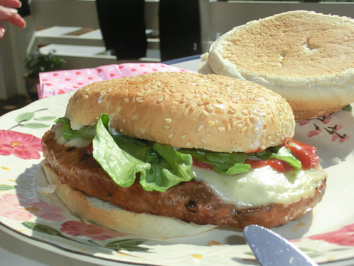 Vel hjemme ble det grillet one size fits all chillicheeze burgere. Mmmmm...
