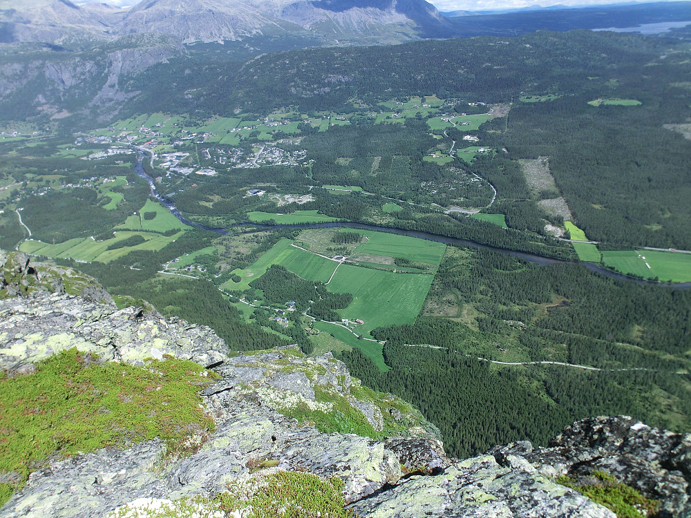 Utsikten mot Hemsedal fra toppen av Veslehorn.