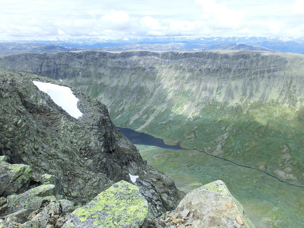 Premien var en gedigen Canyon på andre siden av dalen.
Fjellet der heter Rankonøse (1771moh) og vannet i dalen Hestebottjernet.