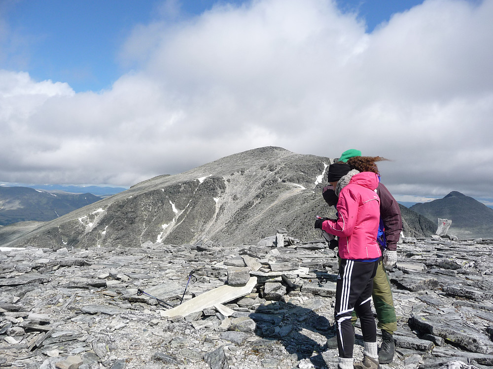 På toppen av Vinjeronden med Rondeslottet i bakgrunnen