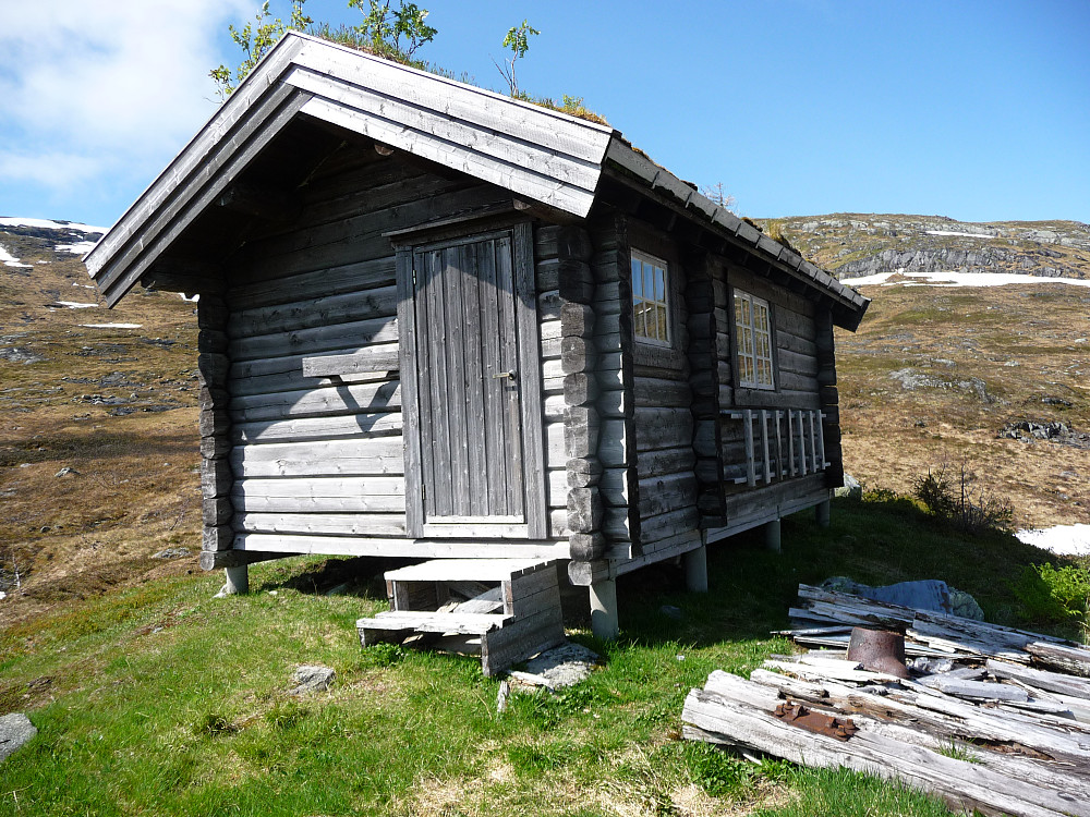 Gjeterhytta står åpen og har plass til tre