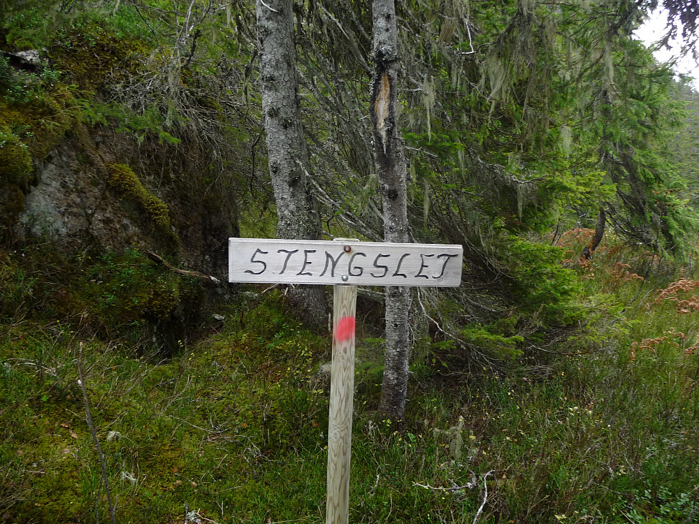 Skiltet sier stengsel, men var greit å passere