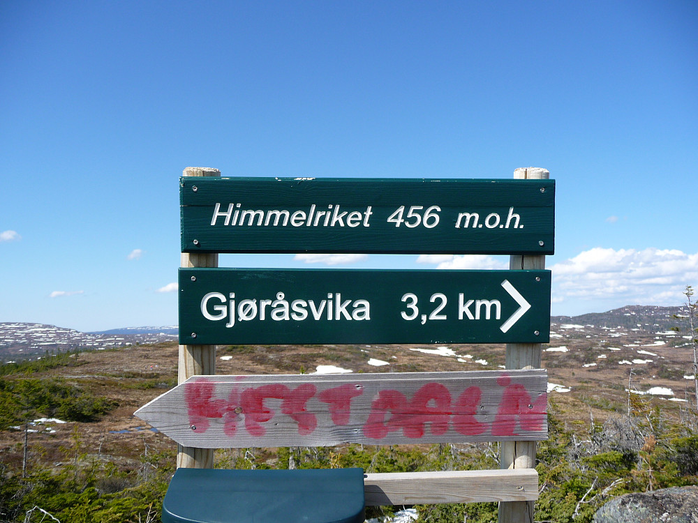 Info på toppen. Varierende skiltkvalitet