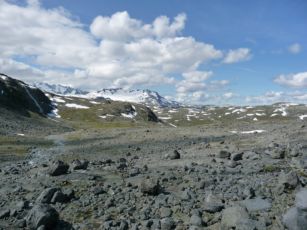 Utsikt vestover mot Fanaråken like før Leirvatnet