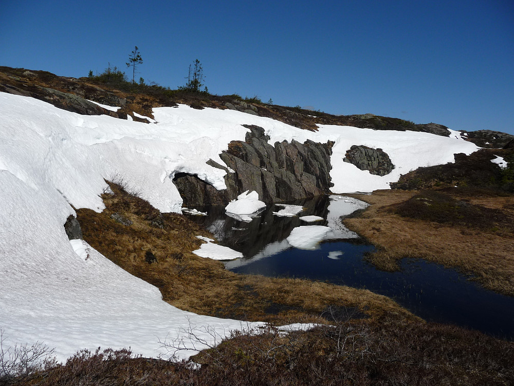 Snøsmelting på Pessarheia