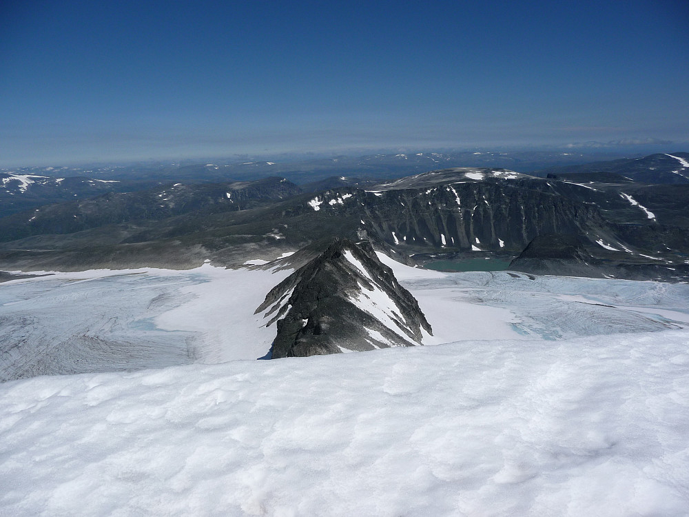 Utsikt mot nord fra toppen, også en 2000m topp