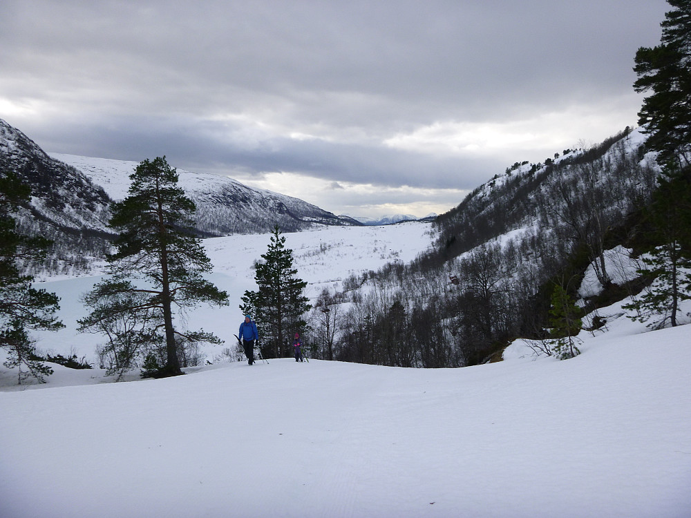 Siste bakken opp til Langdalsbu er bratt!!!
