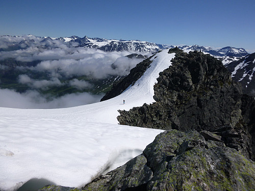 Rune har vært å sjekket hvor ekstremruta over eggen kommer opp, samt besteget topp nr av Blånebba ( den er 1 meter lavere enn hovedtoppen! :)
