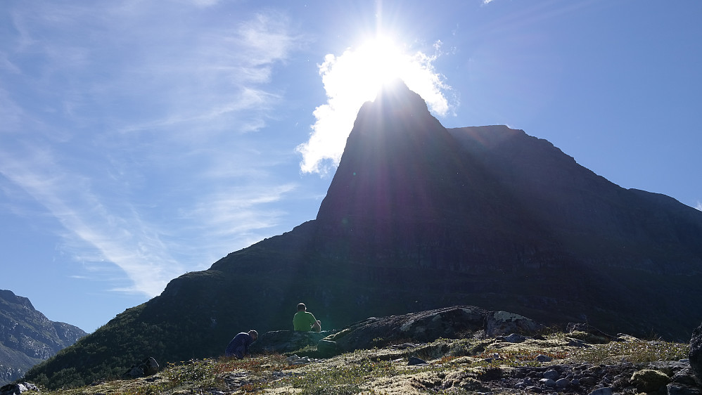 En liten rast i det vi er over skoggrensa. Litt justering av klær og litt drikke før vi fortsetter videre opp mot Storvatnet.