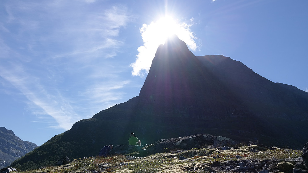 En liten rast i det vi er over skoggrensa. Litt justering av klær og  litt drikke før vi fortsetter videre opp mot Storvatnet.