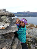 Venninner i spenning med å "ta" tre postkasser på tur :) Turen gikk opp Kjølaskaret denne gang :)