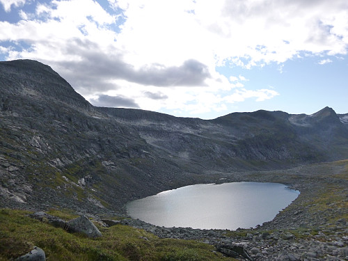 Siste rast ble over Botnavatnet. Her kunne vi beskue traversen og innta ett godt måltid med Real turmat.