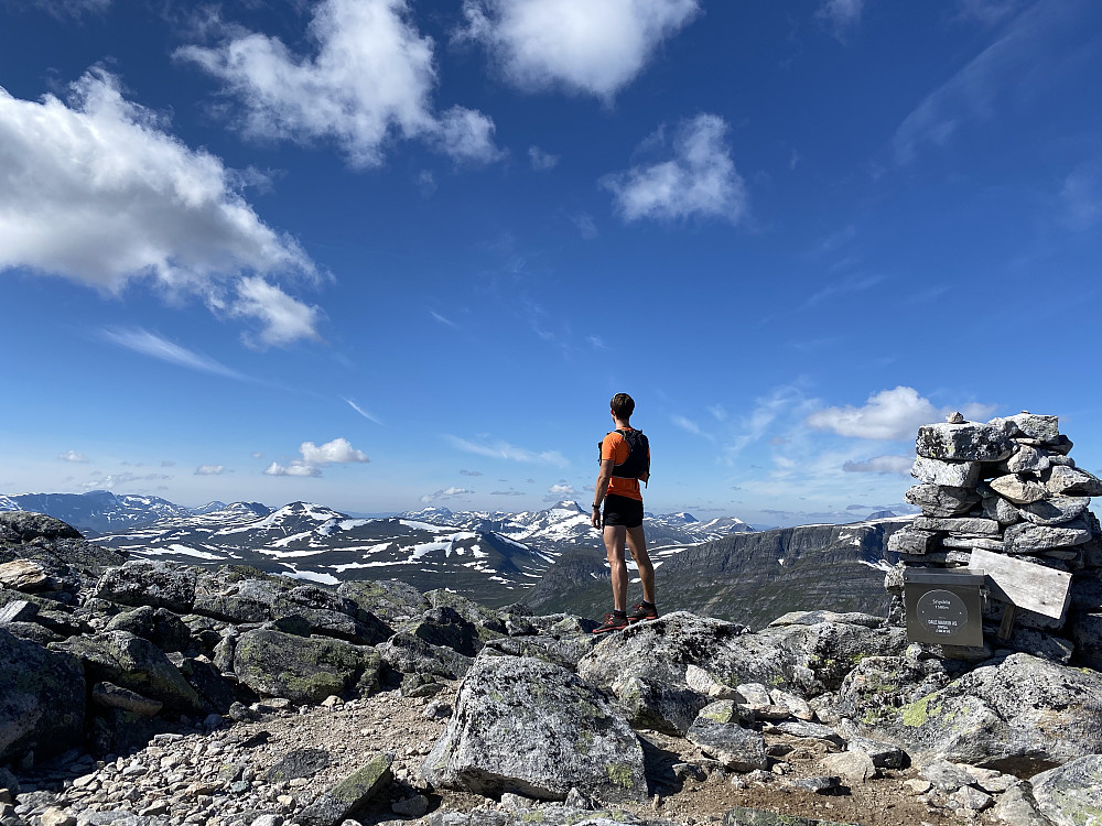 Utsikt nordvest mot Trollheimen fra varden på Okla (Snydda)