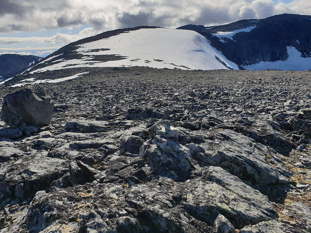 Sørvestre Rasletind. Kalvehøgde Ø2 i bakgrunnen.