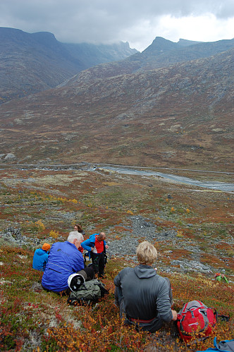 Liten pause på tur opp mot Skagsnebb