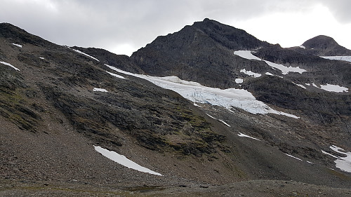 Innerst i dalen før jeg ankom tindvannet. Tolvtind (1420) i front.