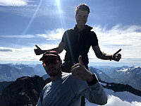 Endelig på toppen!! Gratulerer til Richard med å endelig kunne krysse av sin siste (!!) topp rundt Hjørundfjorden