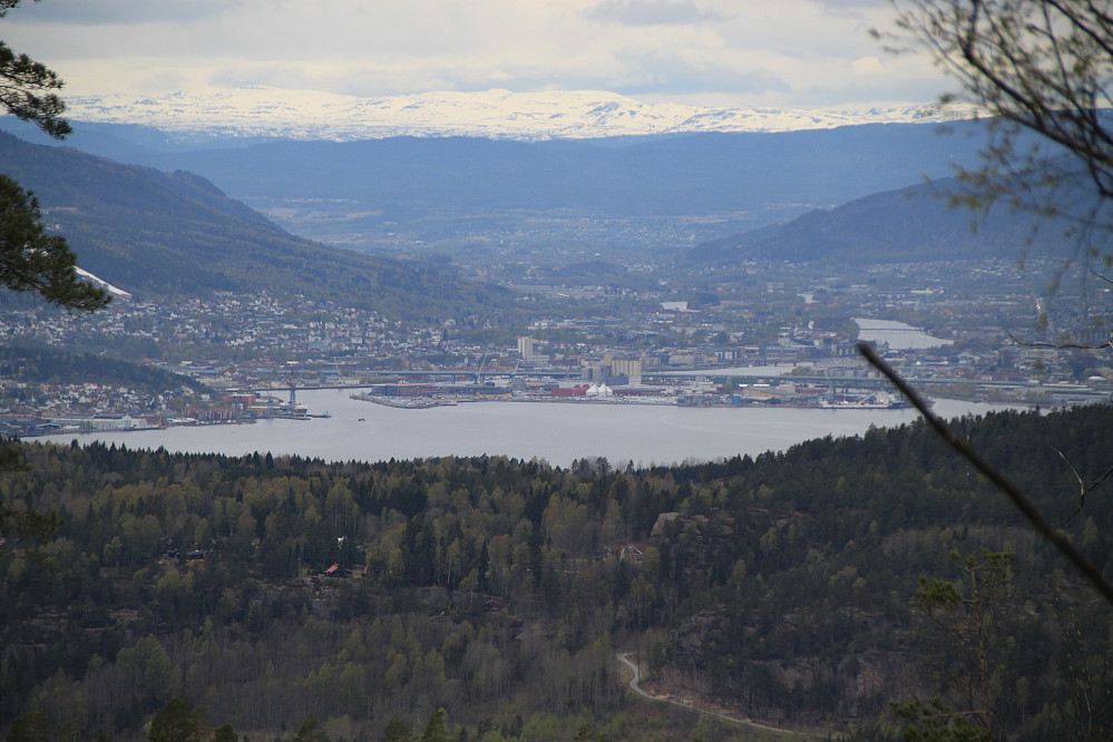 Utsikt mot Drammen, fra Villingstadåsen i Røyken