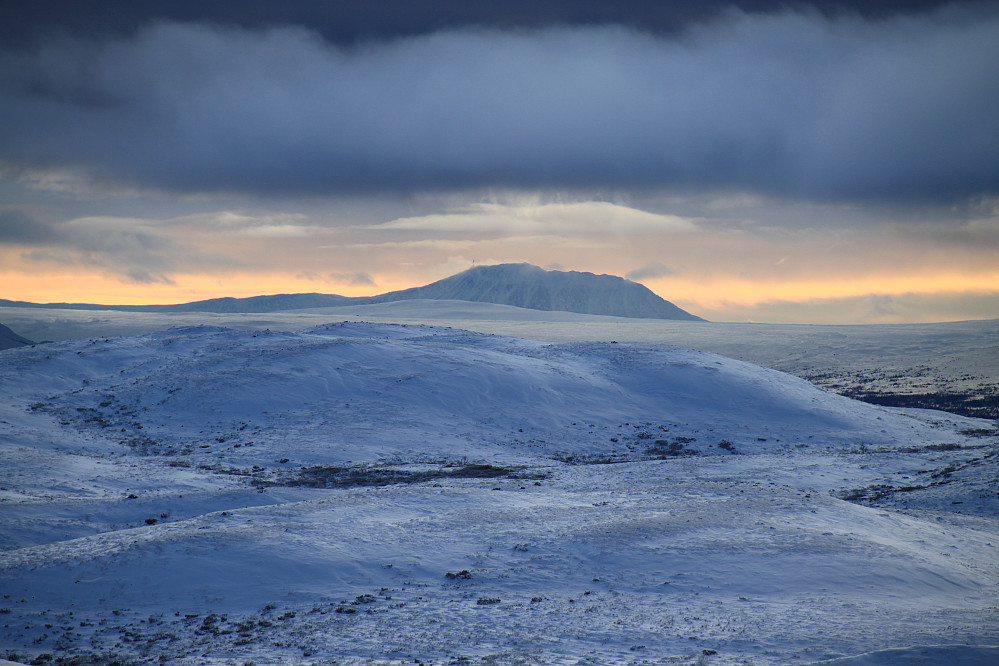 Gaustatoppen i novembersol