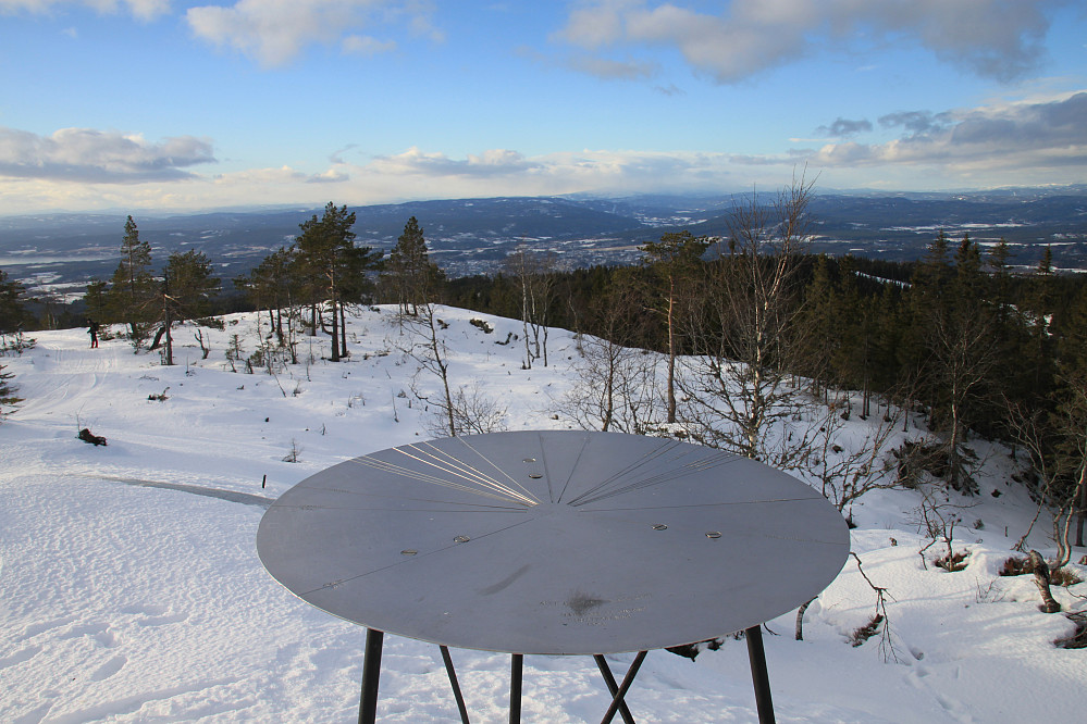 Plata på toppen, med utsikten