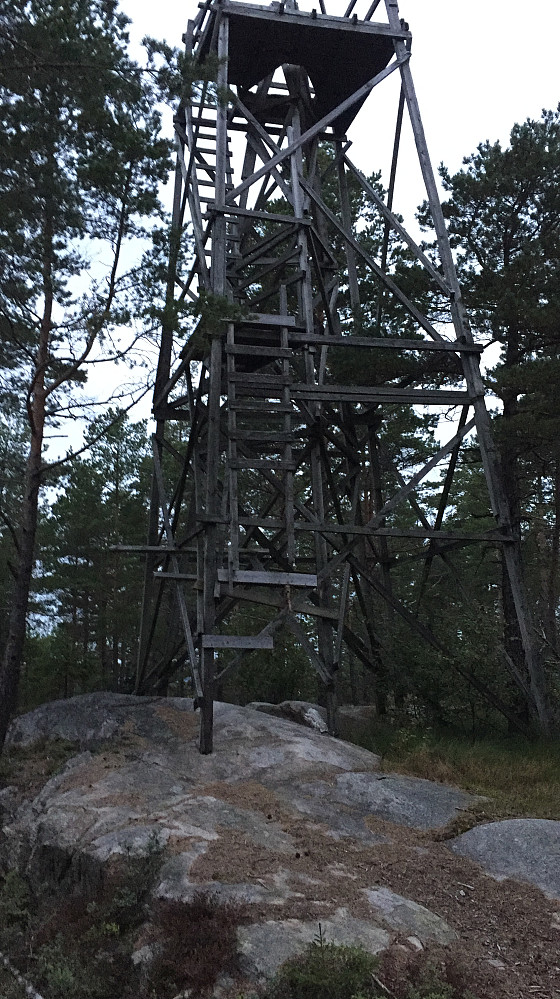 Tårnet er defekt og nederste trinna fjerna
