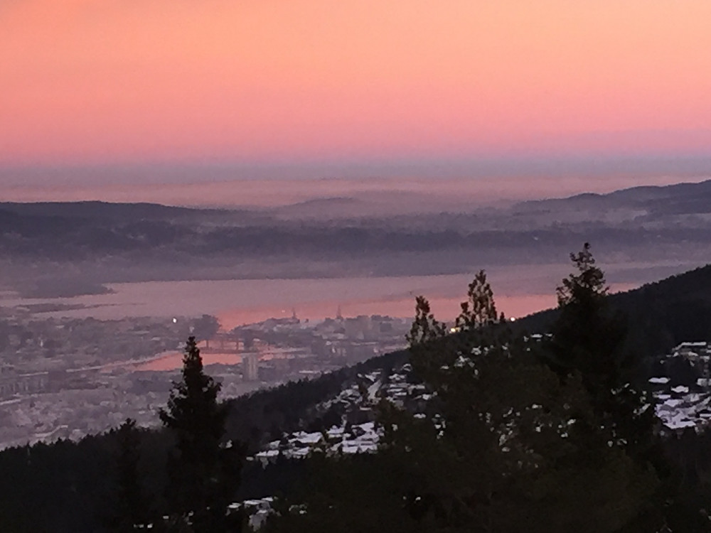 Kvelsol over Drammen.