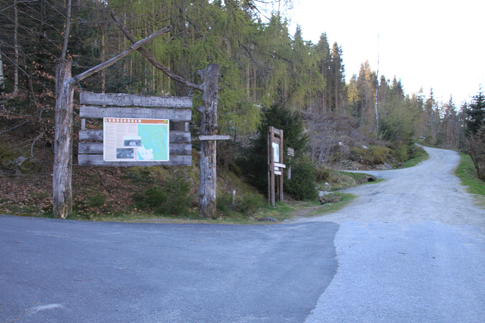 Inngangsporten ved Lundeheim