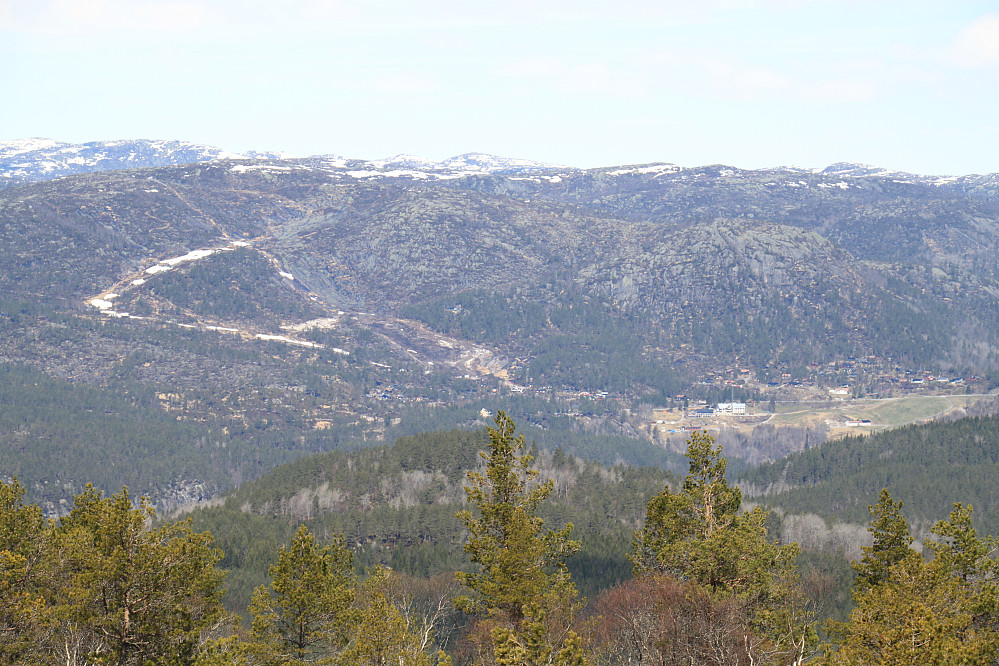 Utsikt fra Ørnemyrfjellet mot alpinanlegg