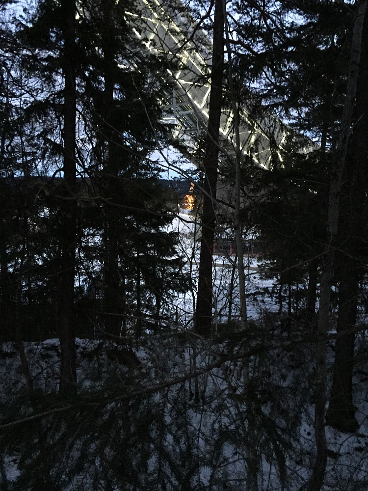 Tårnet på Holmenkollbakken med kapellet under