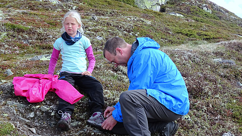 Teknisk pause. Amalie med pappa Kristian