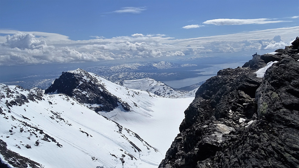 Utsikt sørover mot Røssvatne. På klare dager skal man kunne se sør til Børgefjell.