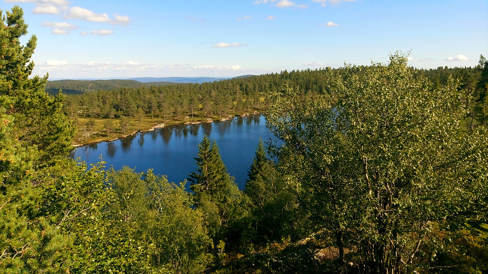 Mot sør. Vannet heter Sandvika
