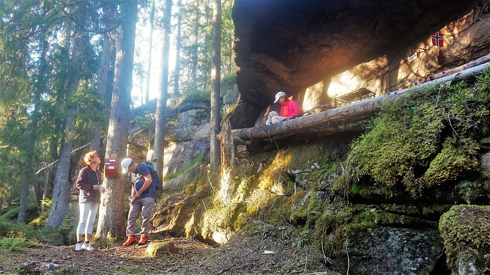 Grotta, og innsjekking Drammen ti-på-topp. 