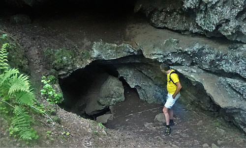 Svarttjern grotta