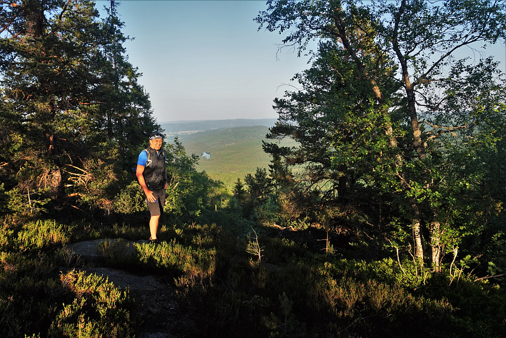 Fra toppen. Utsikt mot Majordammen, vestskauen og Skoger.