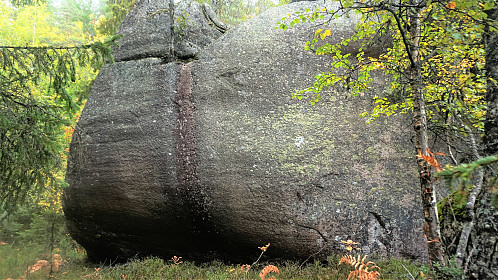 Kampesteinen - mulig for meg å buldre opp her tro ... må testes en dag. 