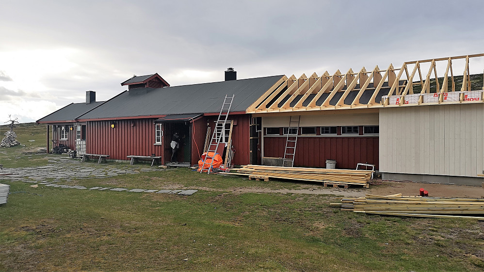 Arbeidet med solcelleanlegg er i gang 