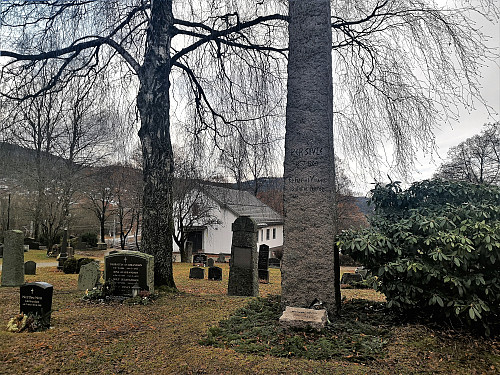 Strømsgodset kirkegård. Graven til dikteren Per Sivle