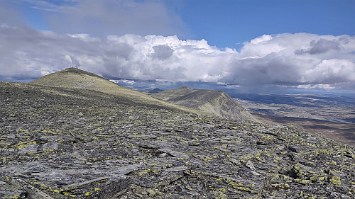 Hovedtoppen sett fra sør-toppen. 