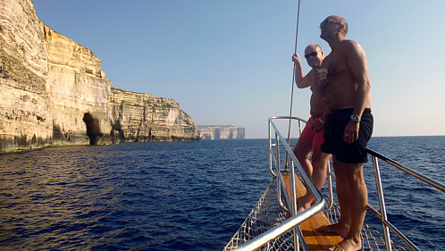 Gozo har en fasinerende kystlinje med klipper og grotter. 