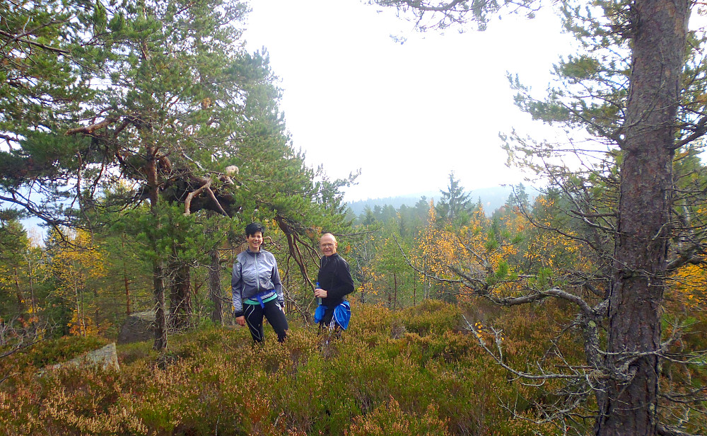 Lill og Knut på toppen av Finnefjell