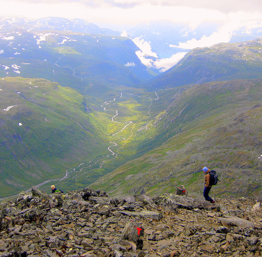 Ned fra Fanaråken men utsikt til Helgedalen