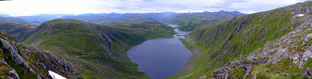 Utsikt nordover frå mellom Blåfjellet (Kvanndalsegga) og Furekleiva.