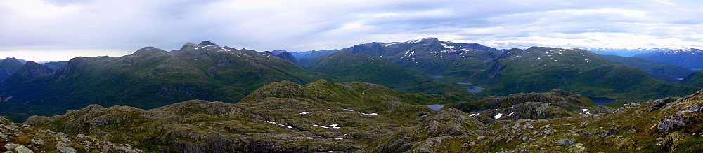 Panorama austover frå Helsethornet (1008 moh.)