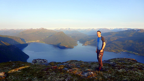 Frå Navelsakerfjellet (916 moh.) austover mot Grodås og Kjøs.