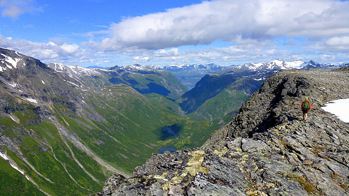 Frå Sæterhornet (1536 moh.) mot Rødalen og Tafjord/Valldal.